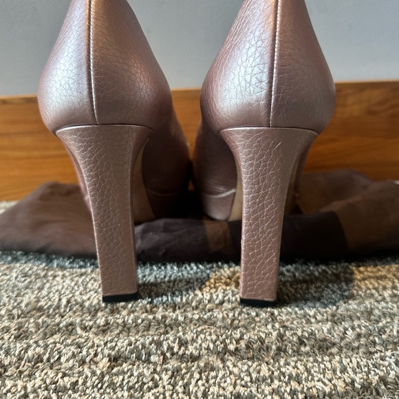 Gucci Pink Metallic Leather Horsebit Peep Toe
Platform Pumps Size 36.5 - Picture 5 of 8